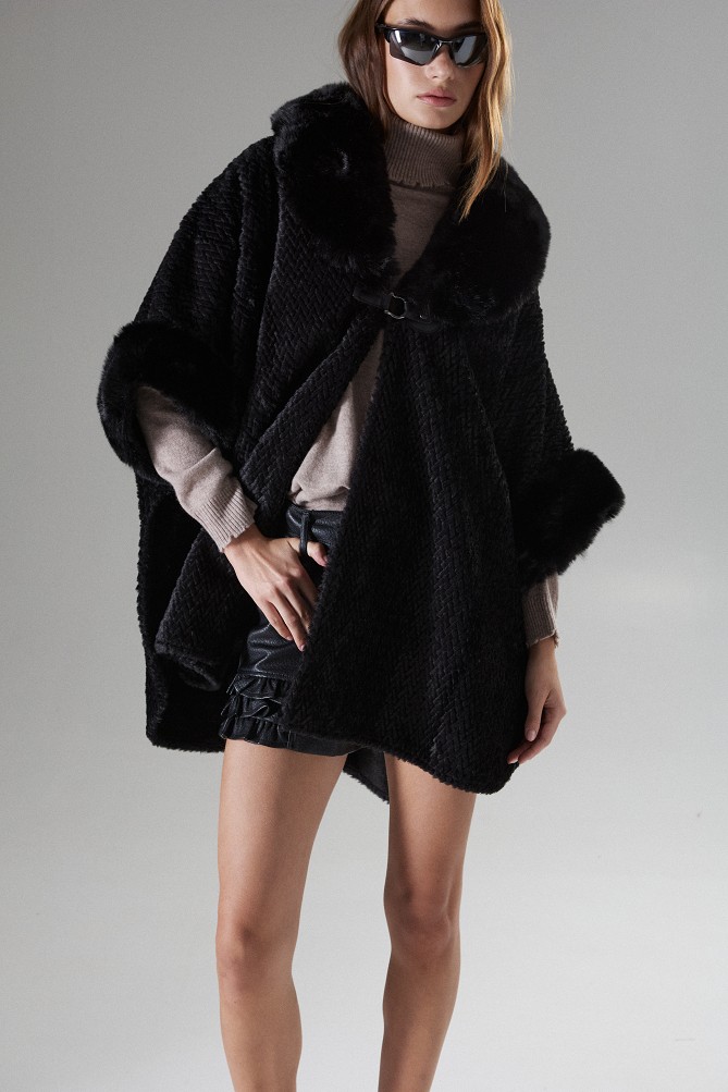 Suede cape with faux fur