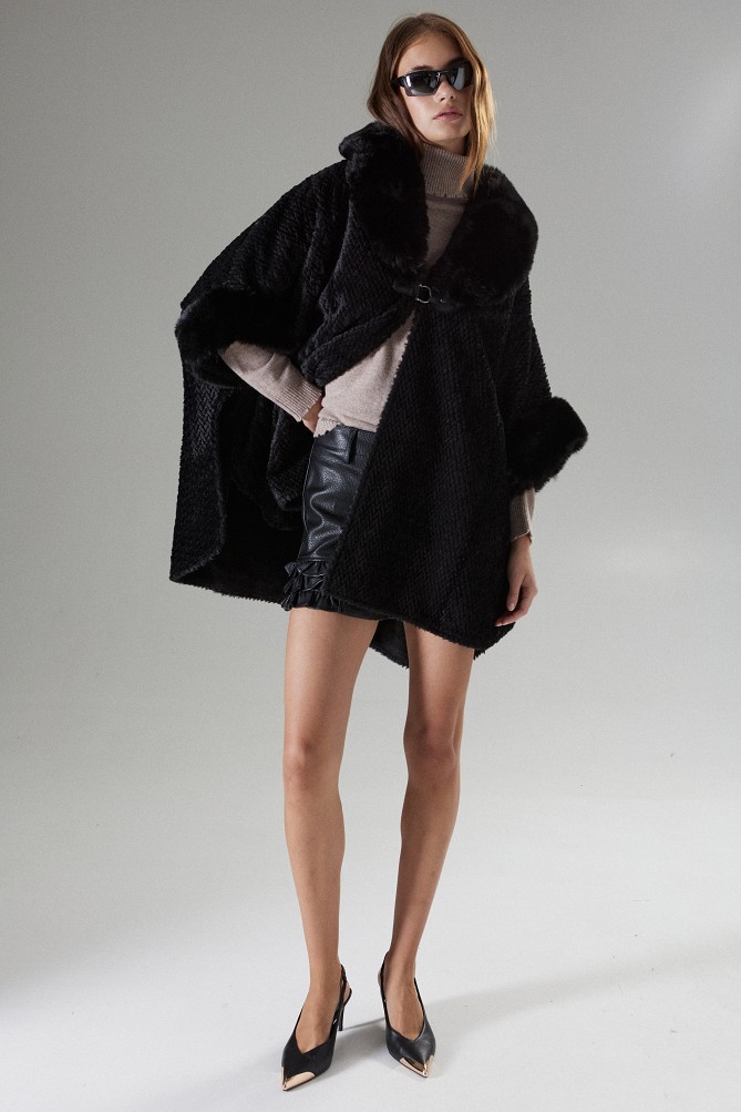 Suede cape with faux fur