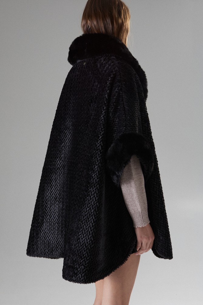 Suede cape with faux fur