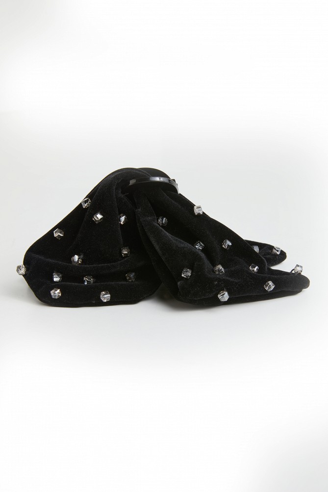 Velvet hair claw with beads