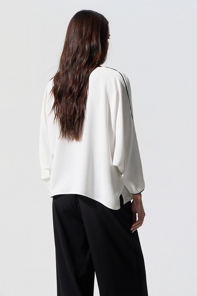 Long-sleeved two-tone blouse