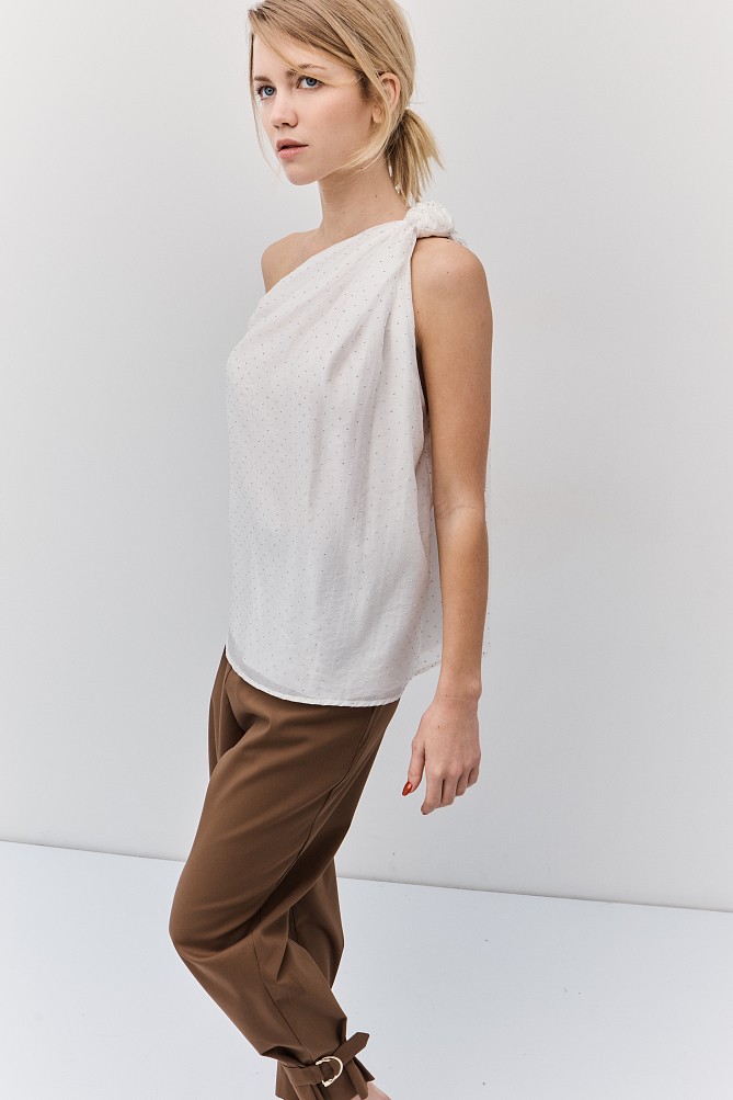 Sleeveless blouse with shoulder knot