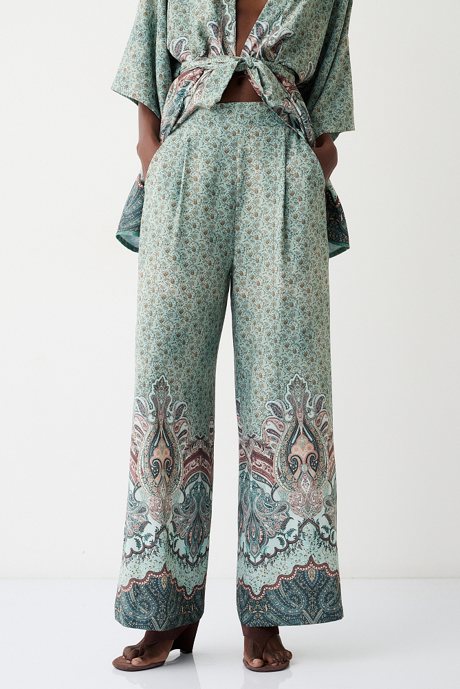 Pantaloni cu talie înaltă și print paisley