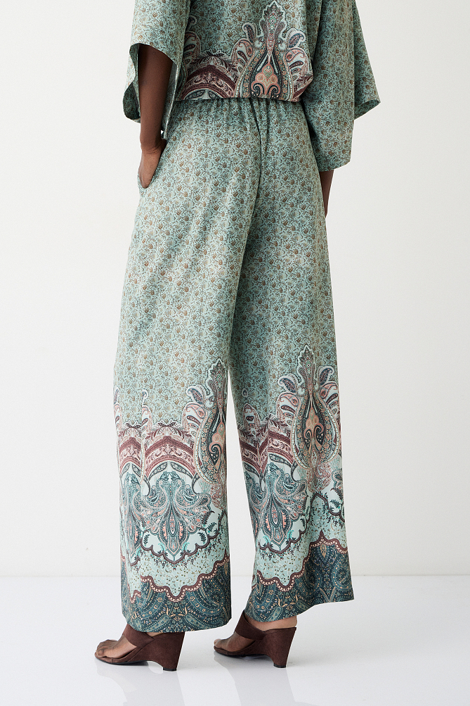 Pantaloni cu talie înaltă și print paisley