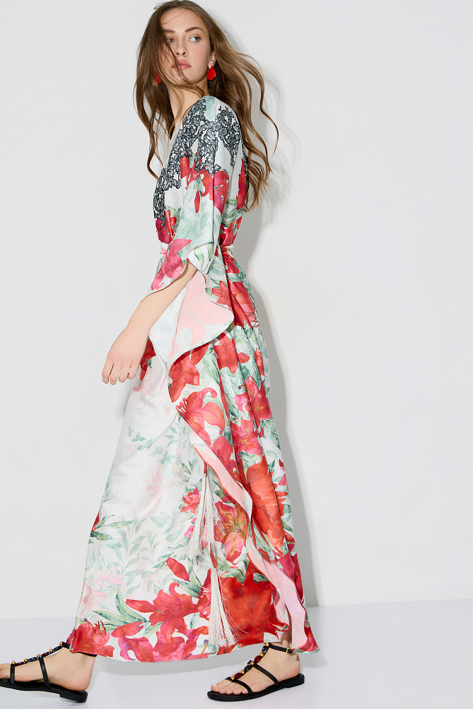 Rochie lungă pe un umăr cu print floral