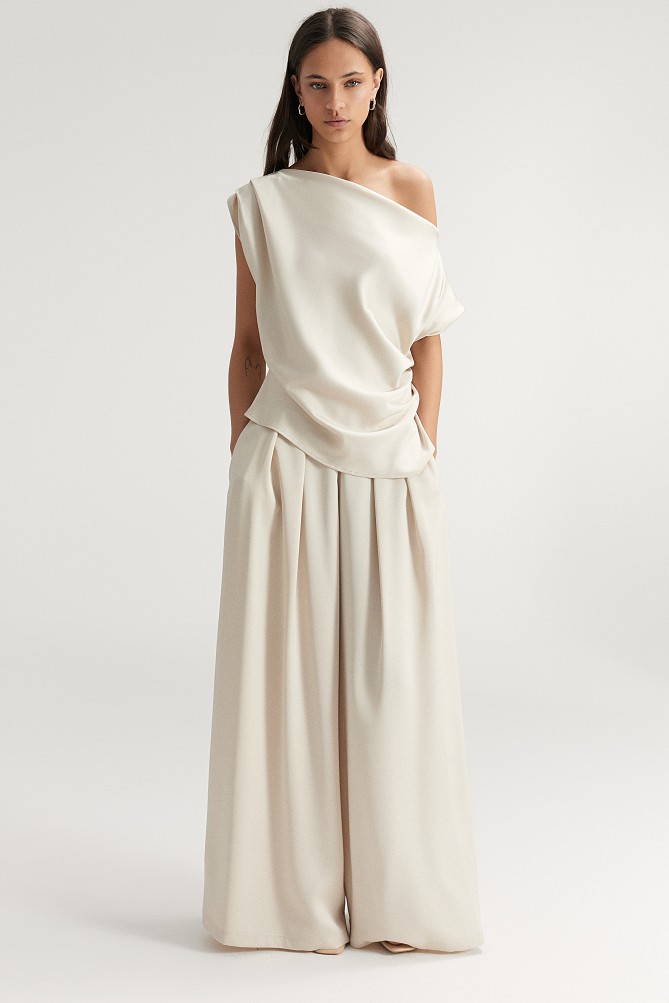 Satin blouse with one shoulder - Gold label