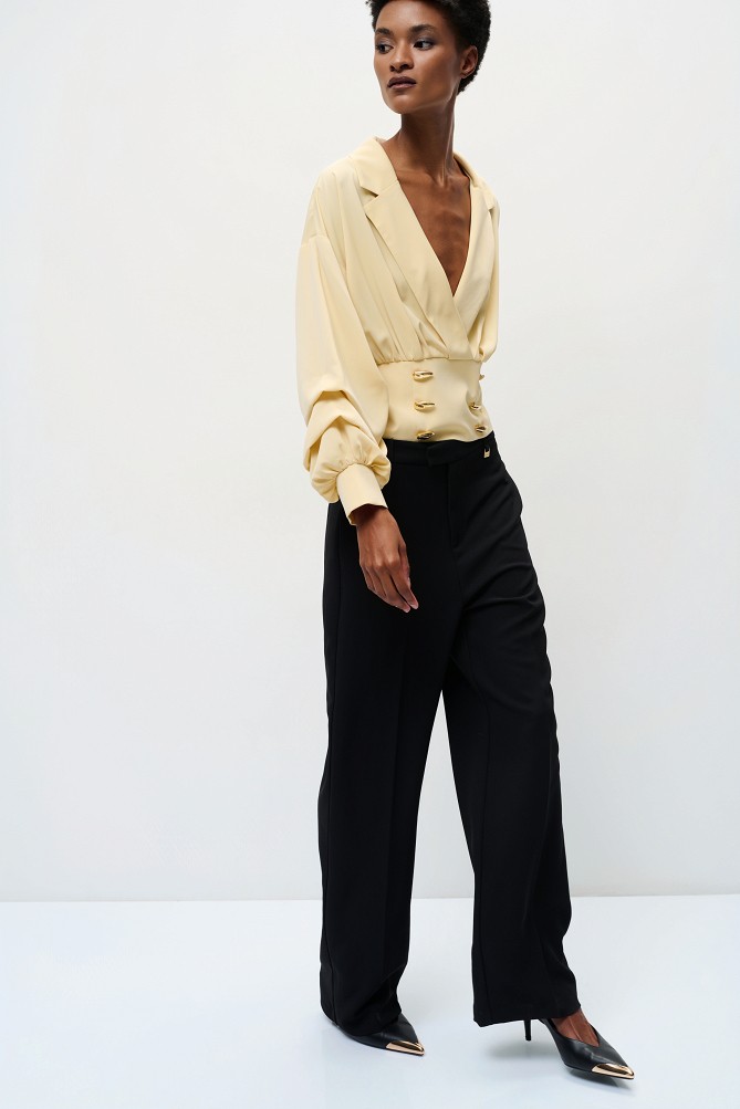 Cropped blouse with decorative buttons