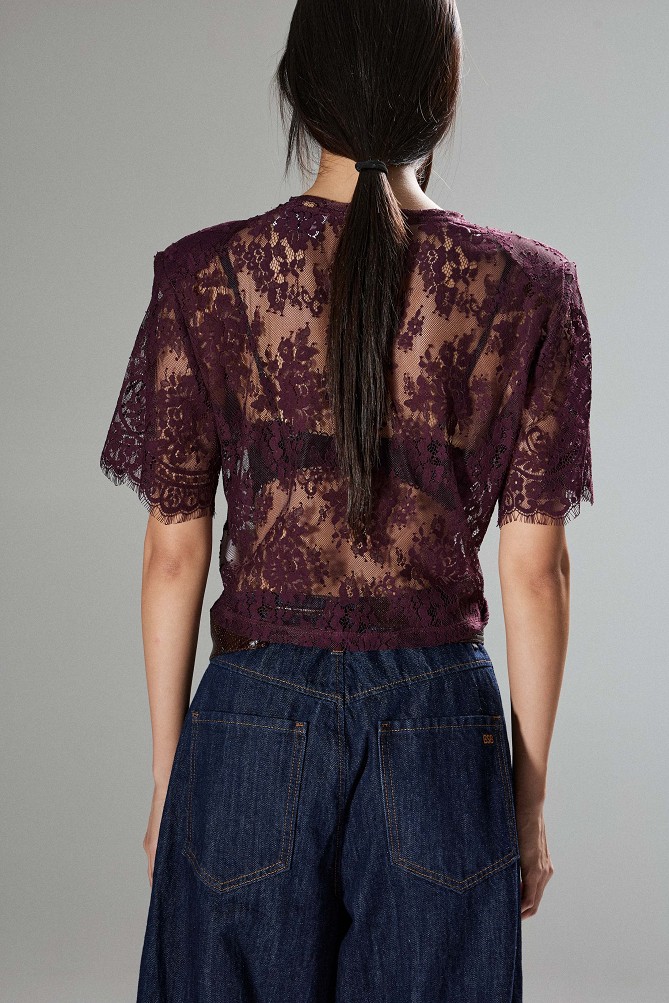 Short-sleeve lace blouse