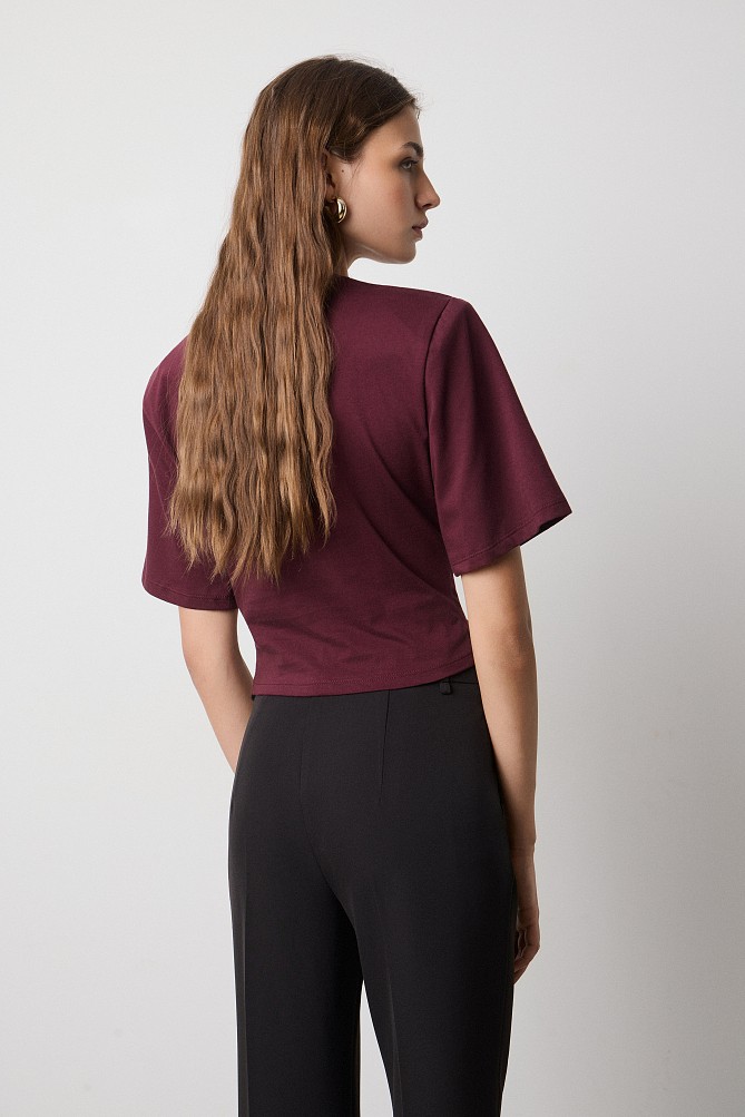 Cropped top with shoulder pads and appliqué flower