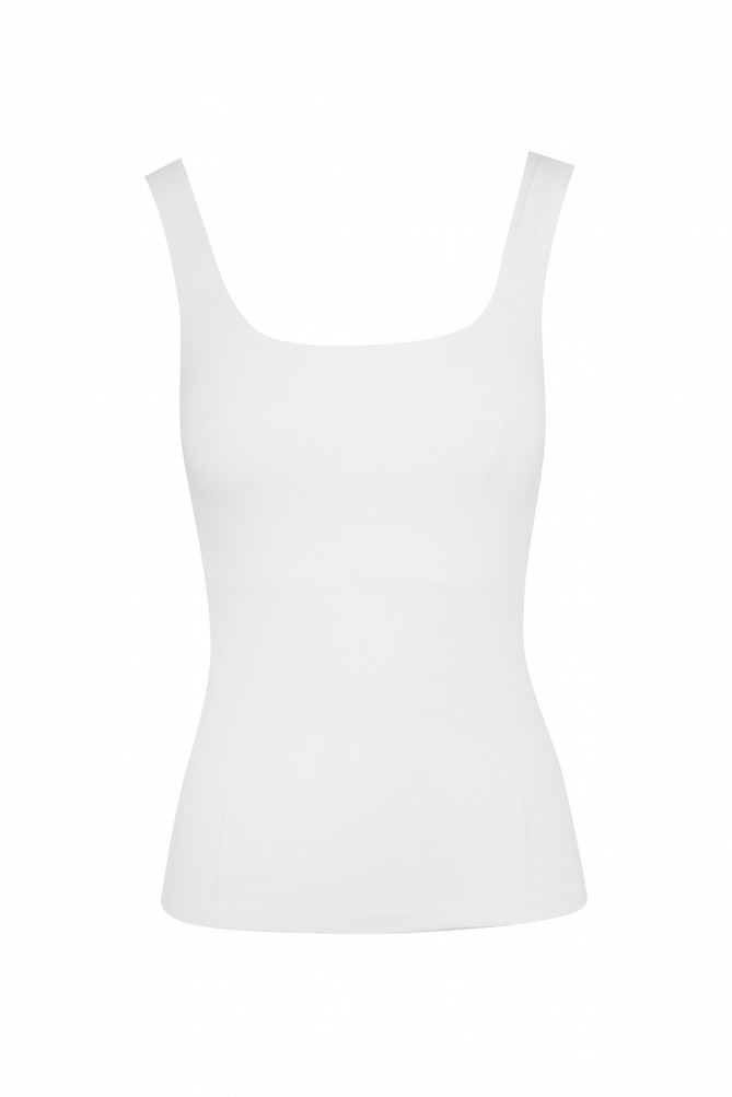 Sleeveless basic blouse