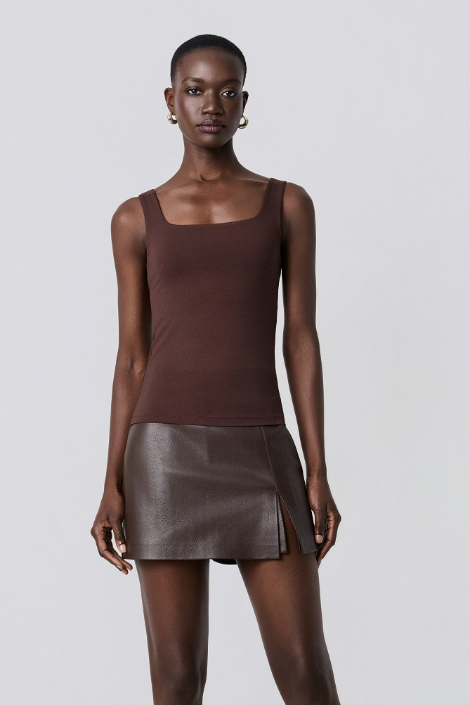 Sleeveless basic bloouse