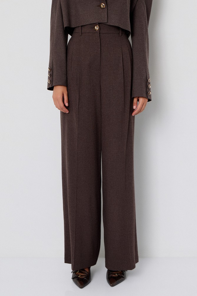 Pleated trousers with a detachable belt