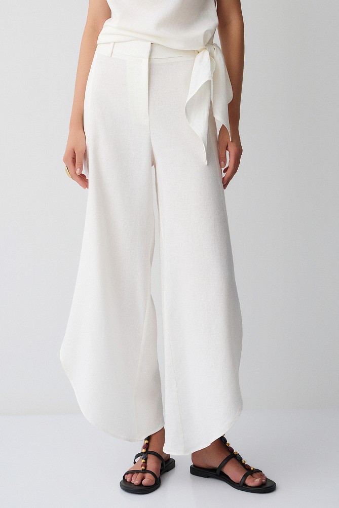 Trousers with side slit details