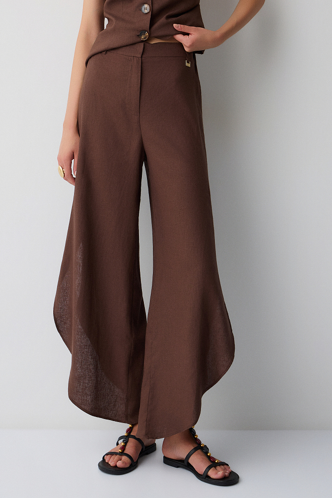 Trousers with side slit details