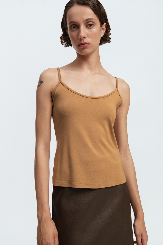 Sleeveless basic top