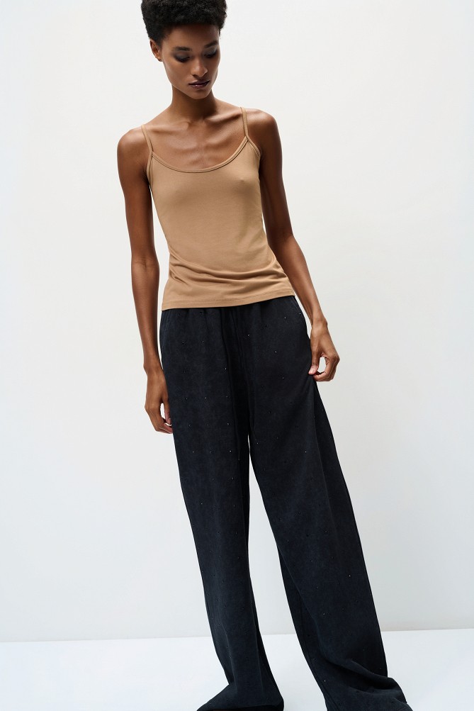 Sleeveless basic top