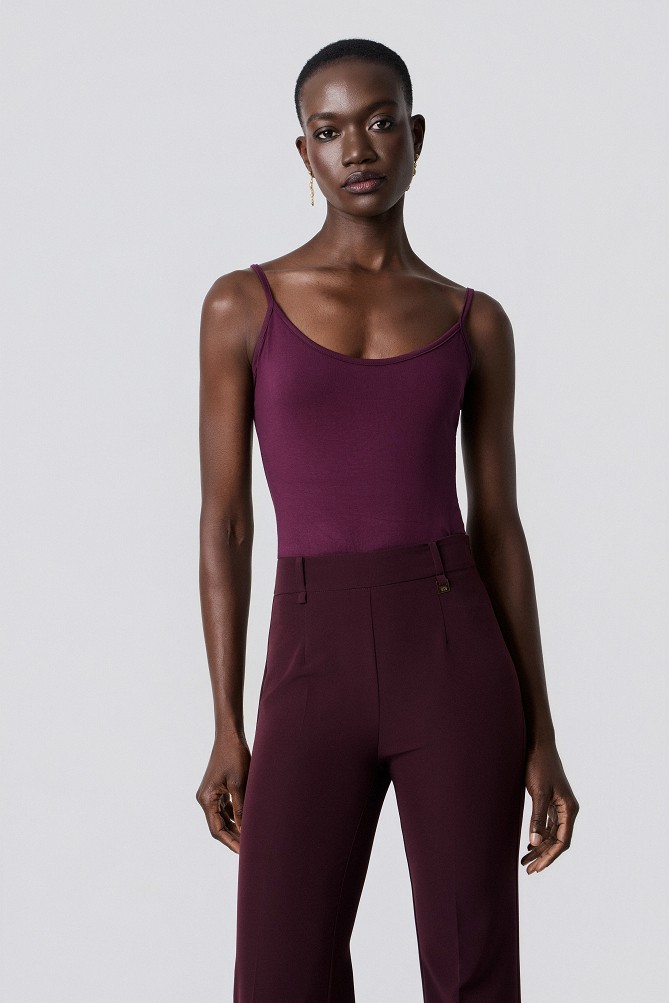 Sleeveless basic top