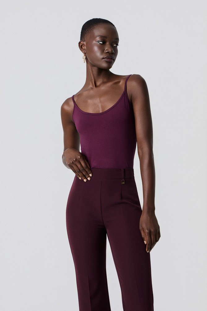 Sleeveless basic top