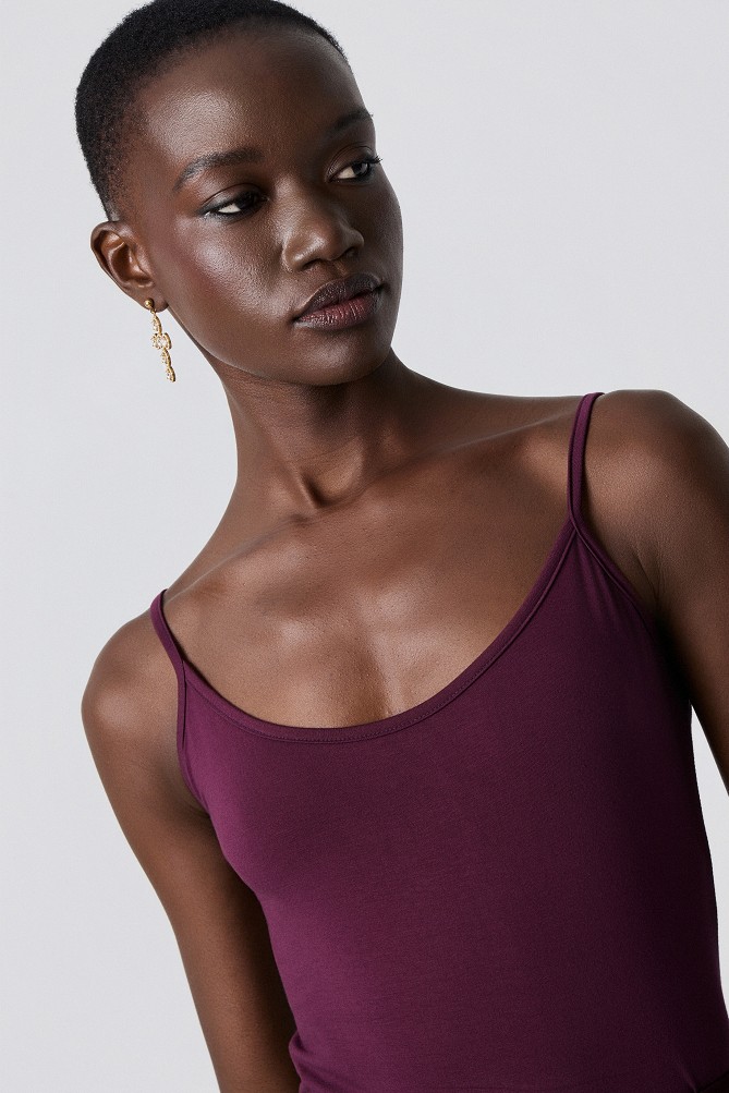 Sleeveless basic top