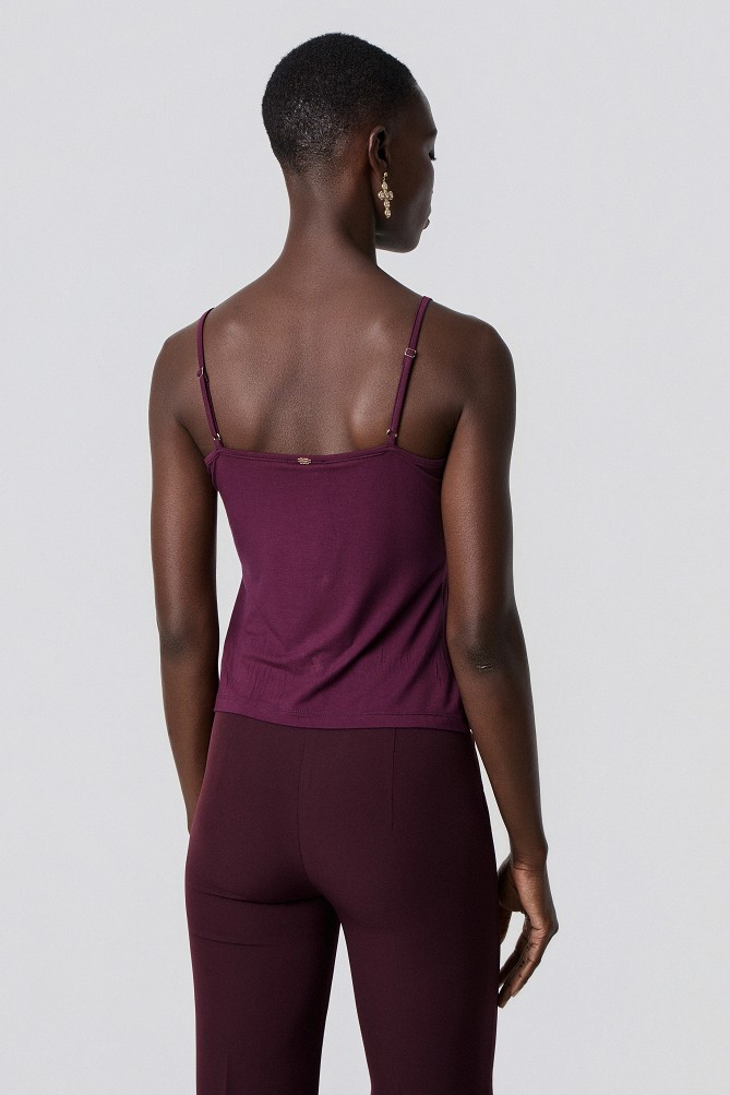 Sleeveless basic top