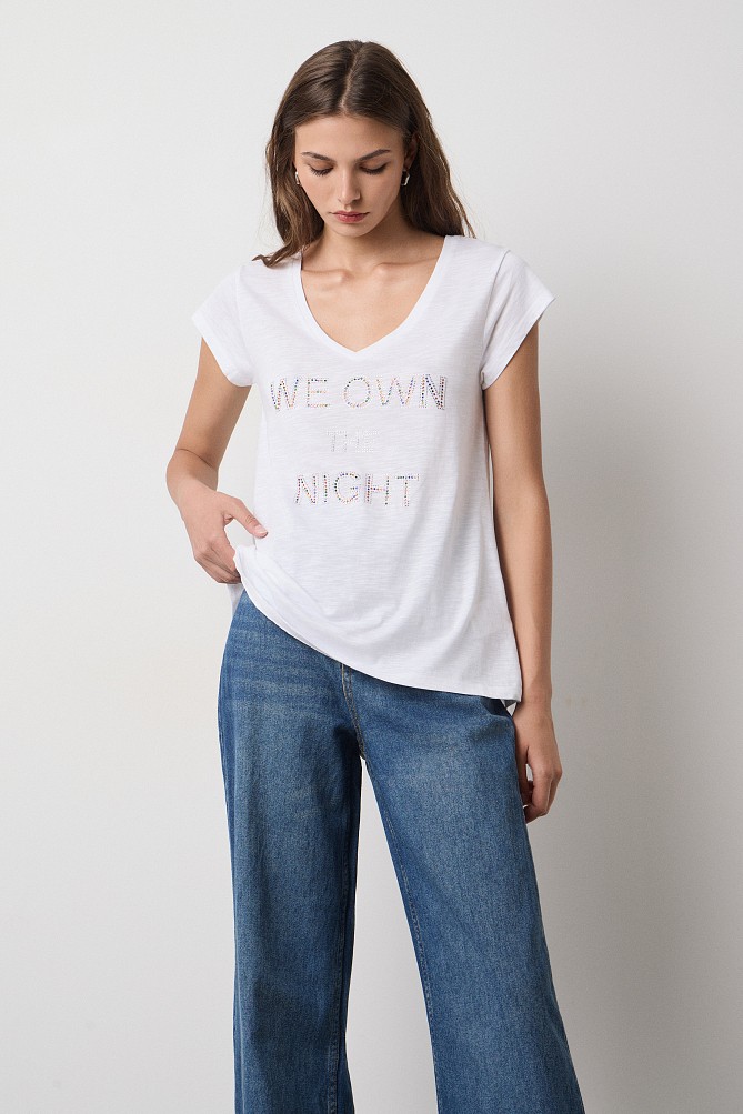 V-neck T-shirt with a printed design