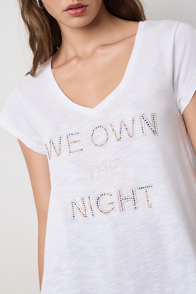 V-neck T-shirt with a printed design
