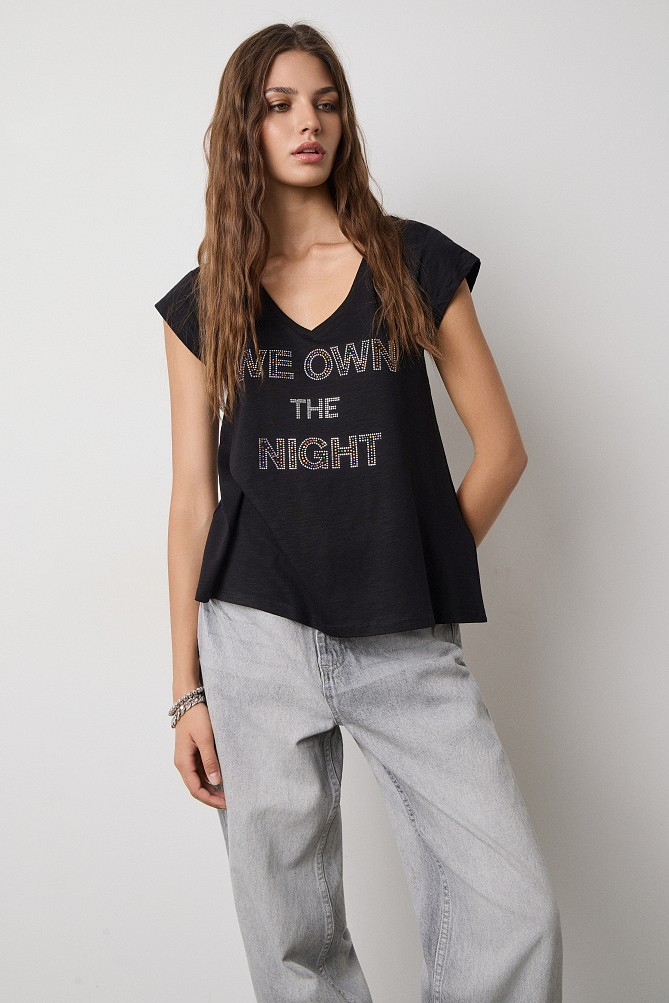 V-neck T-shirt with a printed design