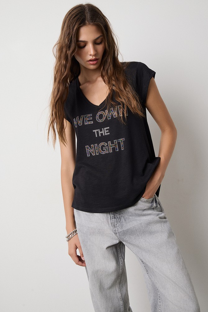 V-neck T-shirt with a printed design