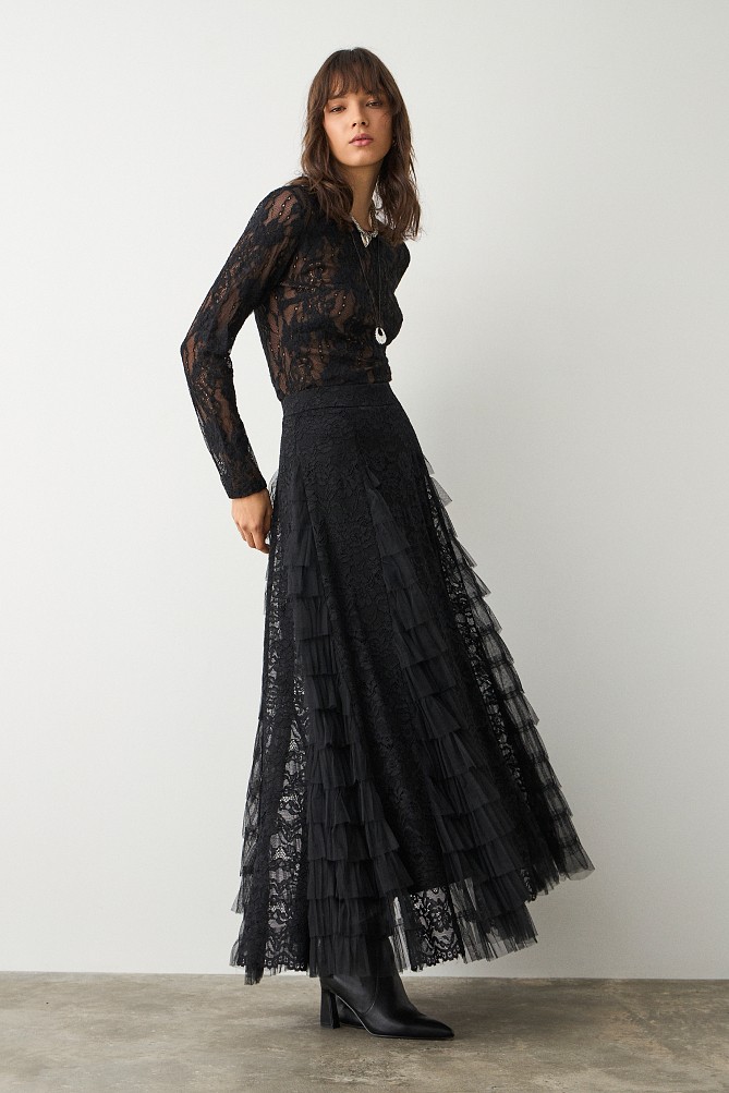 Maxi skirt with lace and tulle