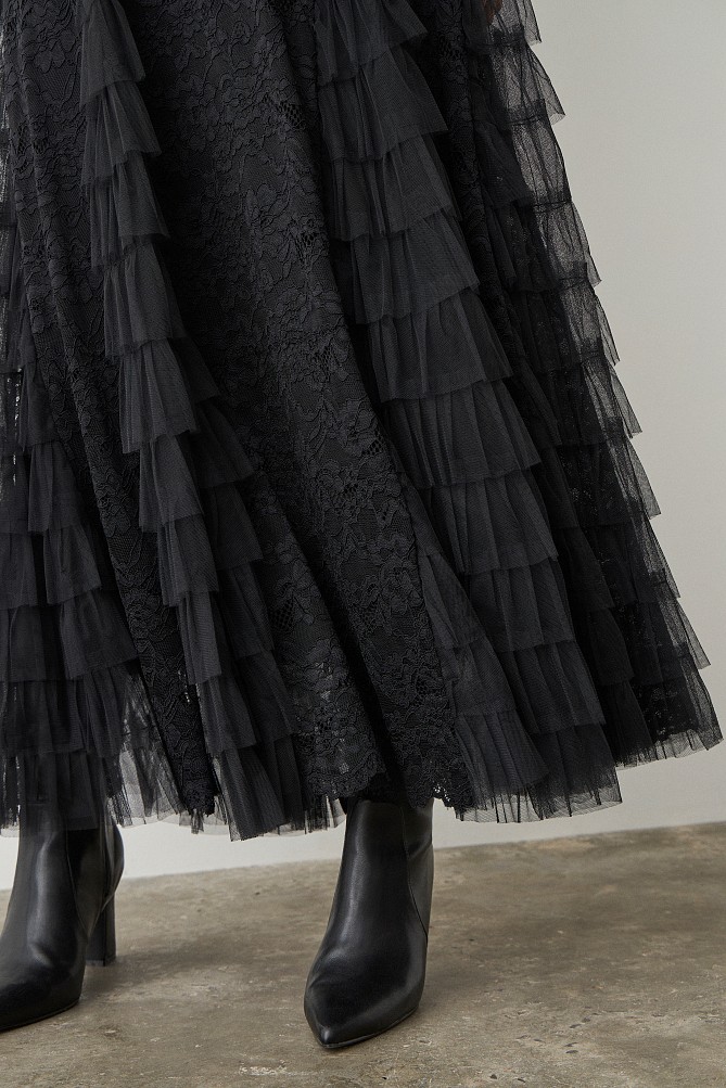 Maxi skirt with lace and tulle