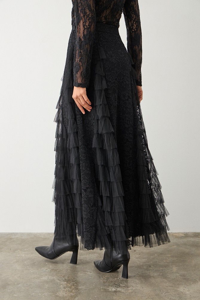 Maxi skirt with lace and tulle