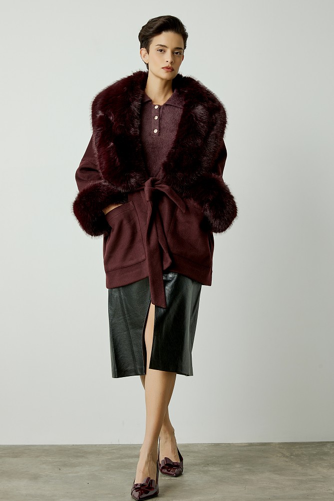 Shortline coat with faux fur