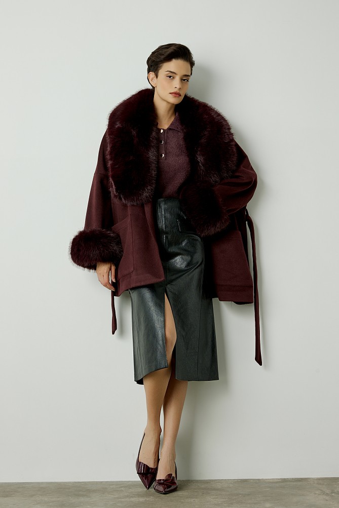 Shortline coat with faux fur
