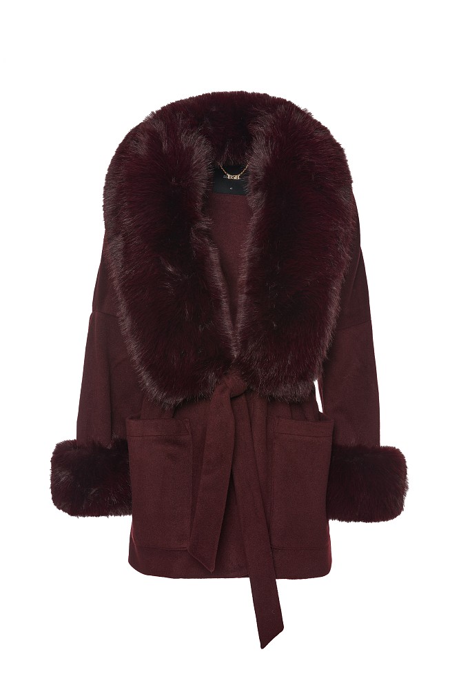 Shortline coat with faux fur