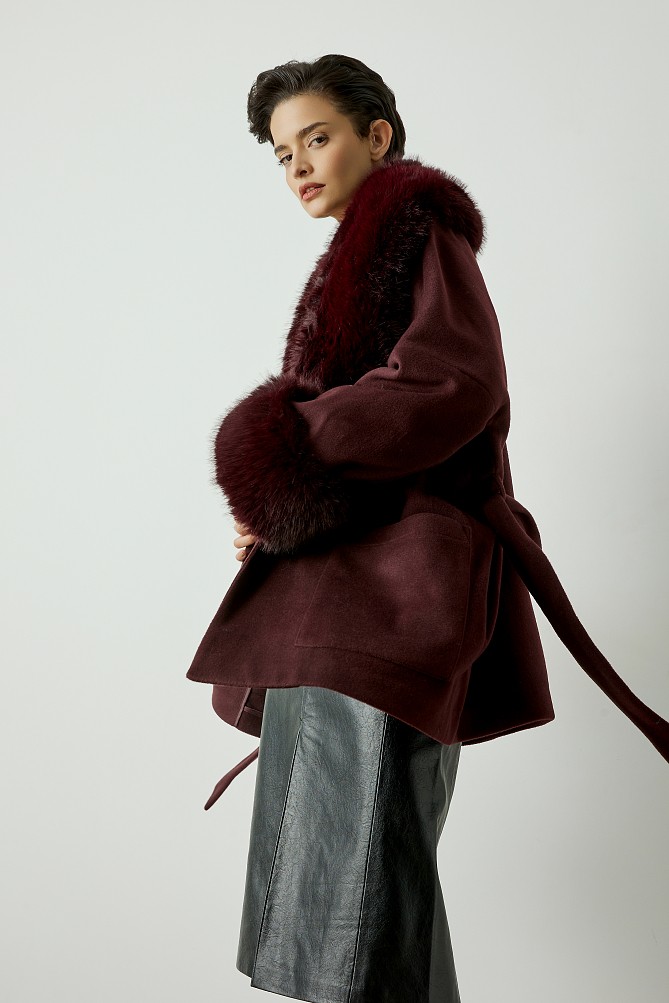 Shortline coat with faux fur