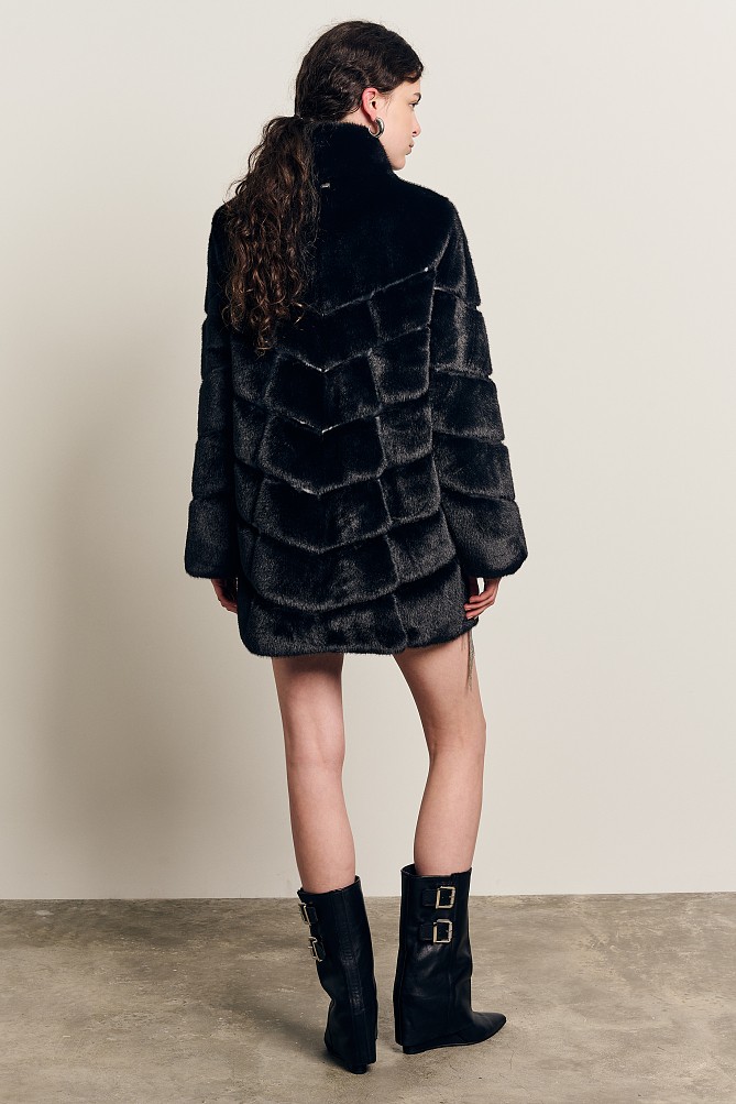 Longline faux fur with collar