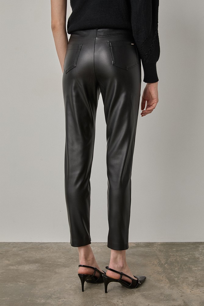 Leather look leggings with button