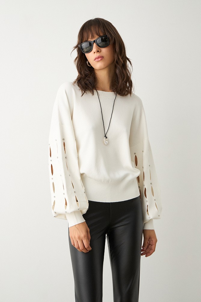 Πουλόβερ με cut outs στα μανίκια