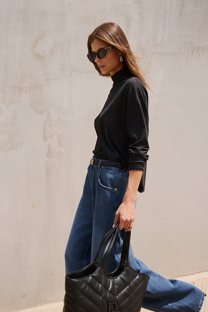 Long sleeves turtleneck blouse