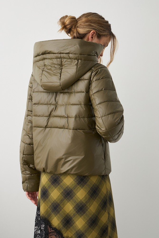Puffer jacket with detachable hood