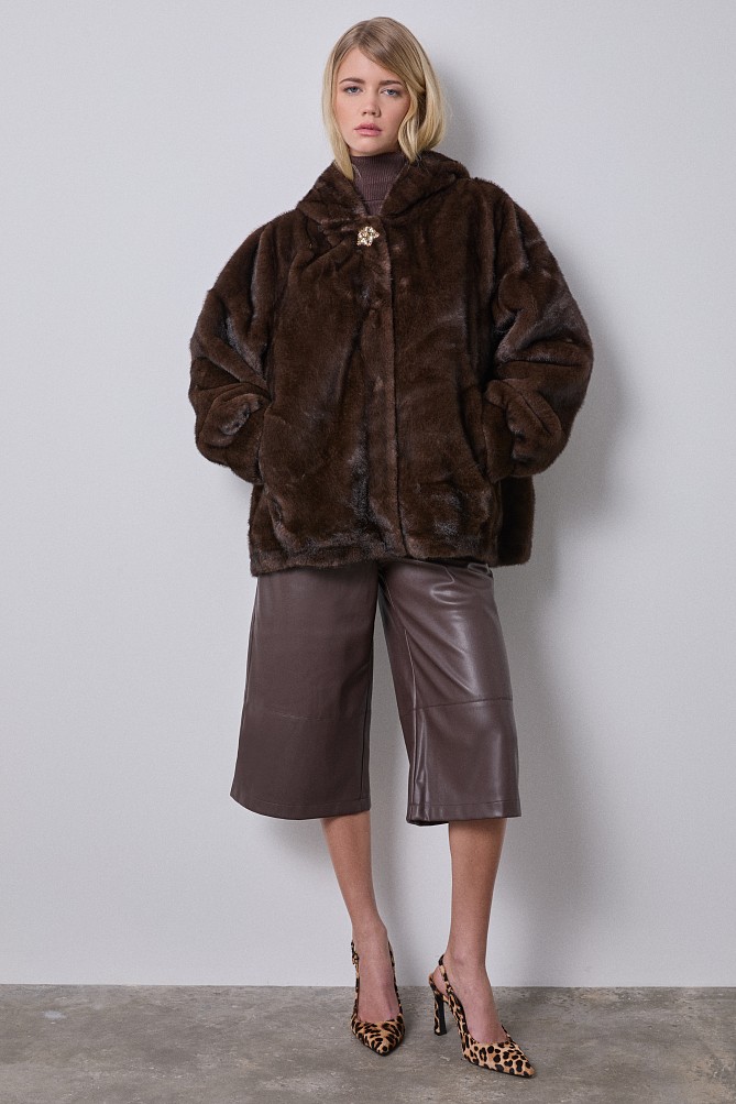 Συνθετική γούνα με κουμπιά κόσμημα