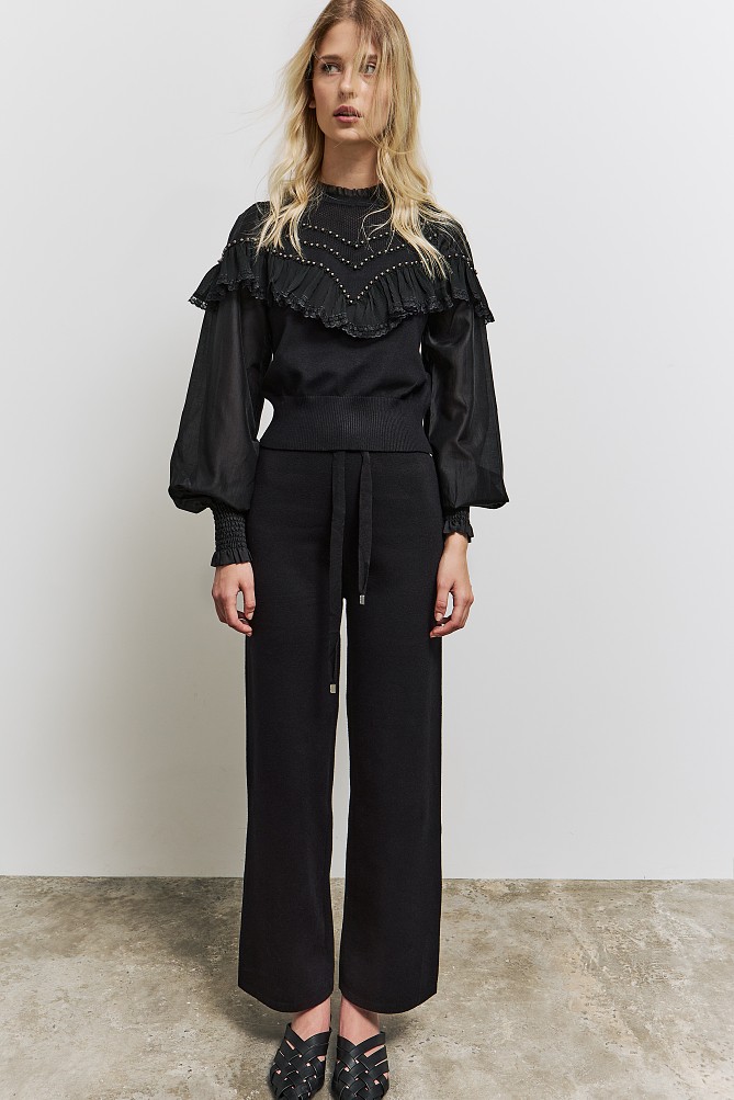 Sweater with tulle sleeves and beads