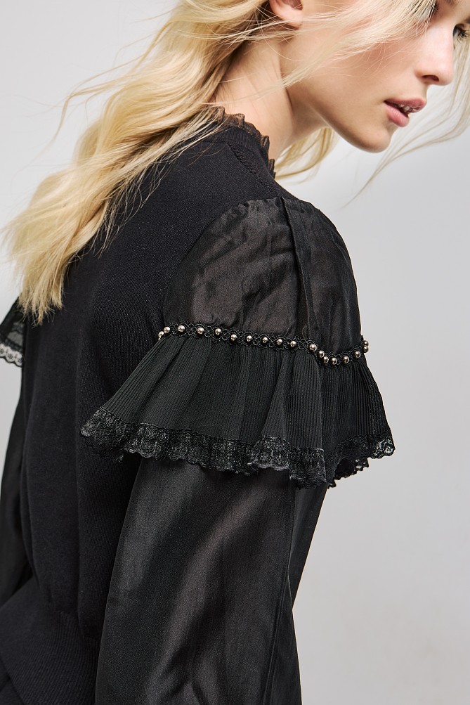 Sweater with tulle sleeves and beads