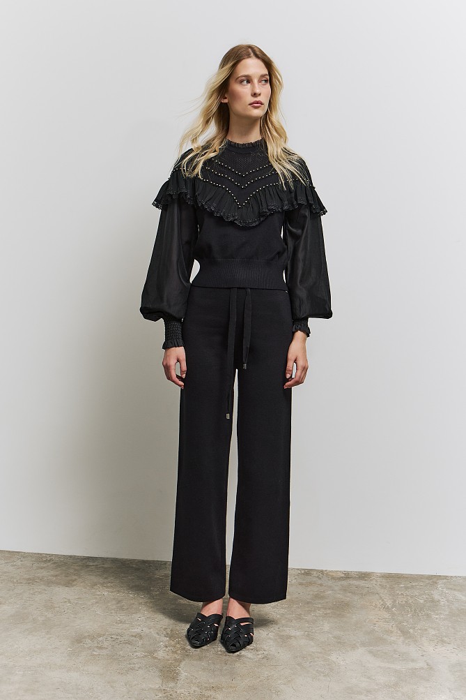 Sweater with tulle sleeves and beads