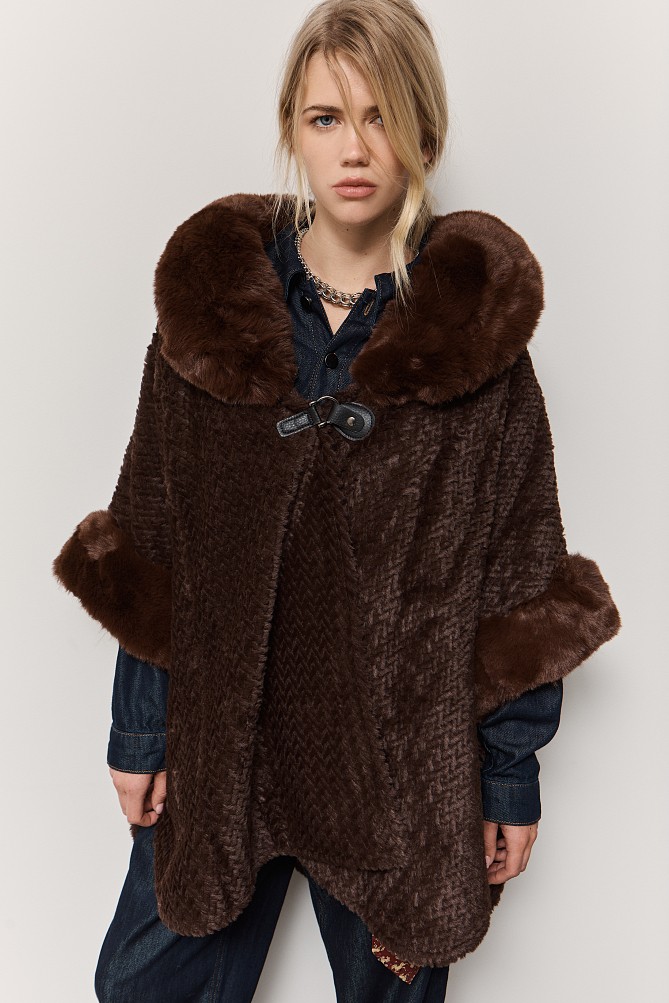 Cape with faux fur