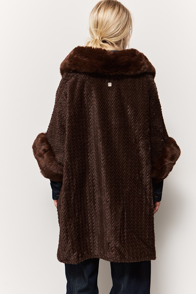 Cape with faux fur
