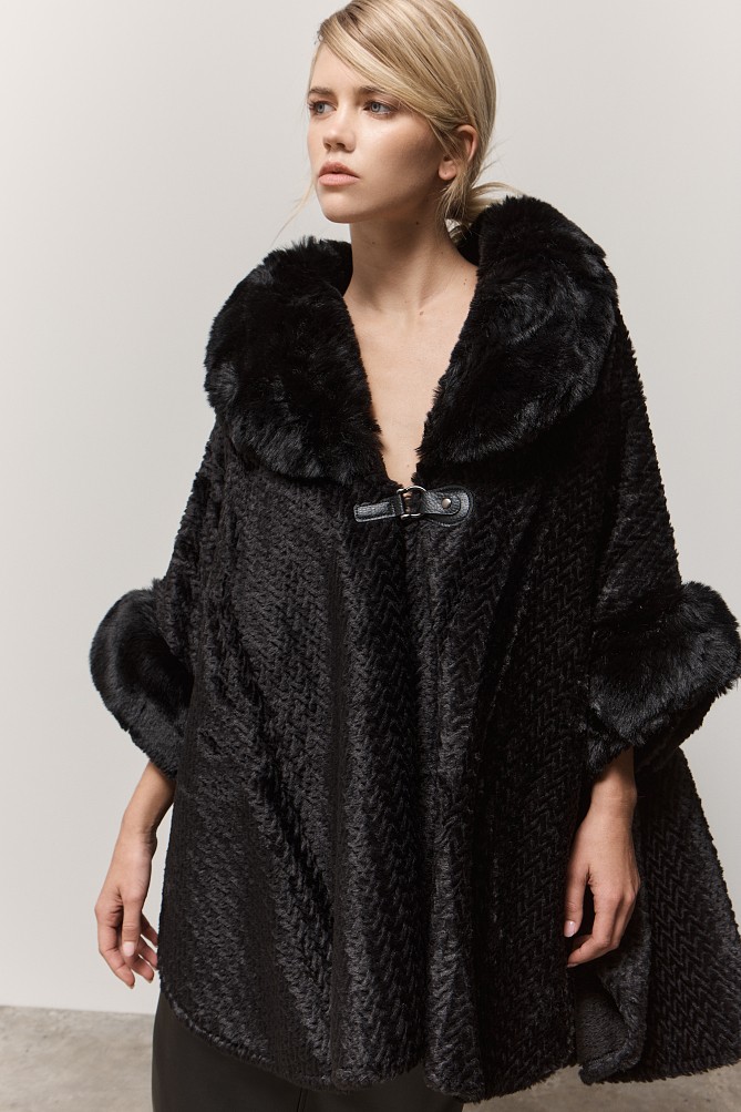 Cape with faux fur