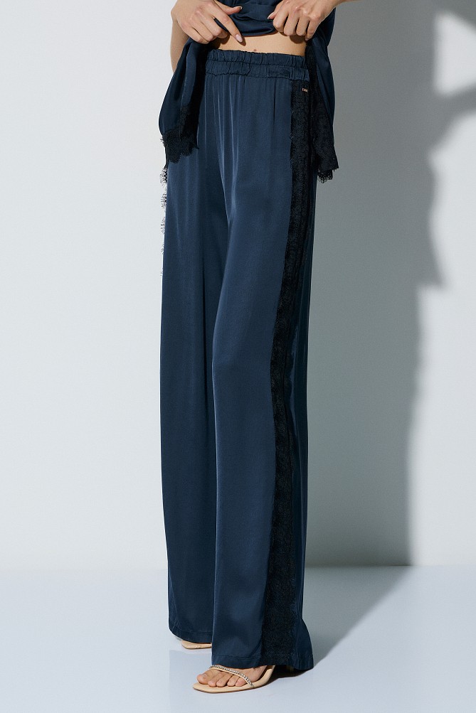 Satin pants with lace