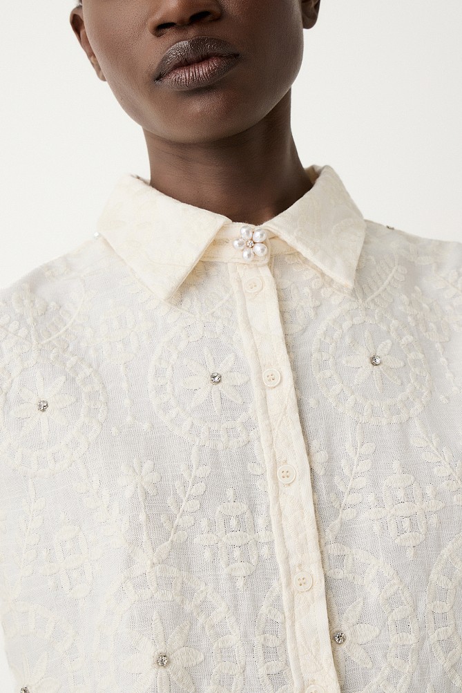 Crop embroidered shirt with short sleeves