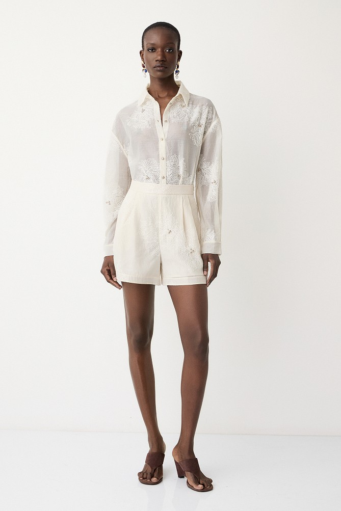 Embroidered shorts with rhinestones